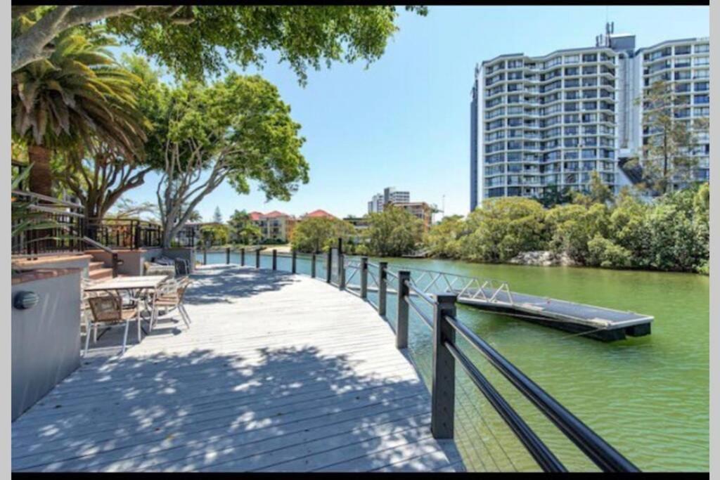 The Lifestyles , Paradise Island