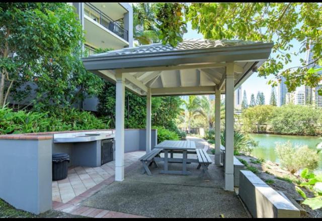 The Lifestyles , Paradise Island * Gold Coast