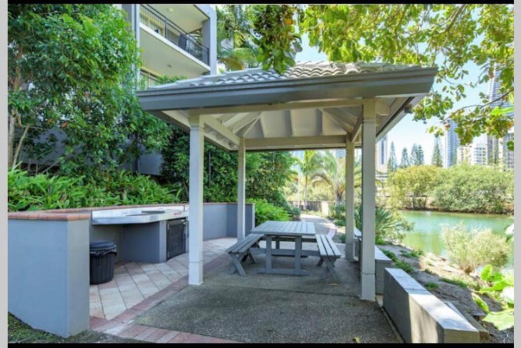 The Lifestyles , Paradise Island Gold Coast