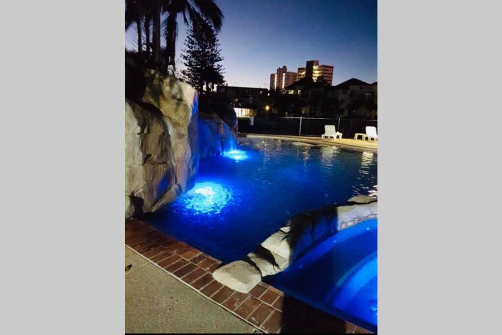 The Lifestyles , Paradise Island